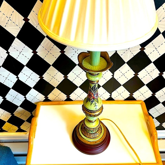 Vintage Pair Tall Ornate Lamps – Regency & Chinoiserie-Inspired Elegance - Picture 9 of 12